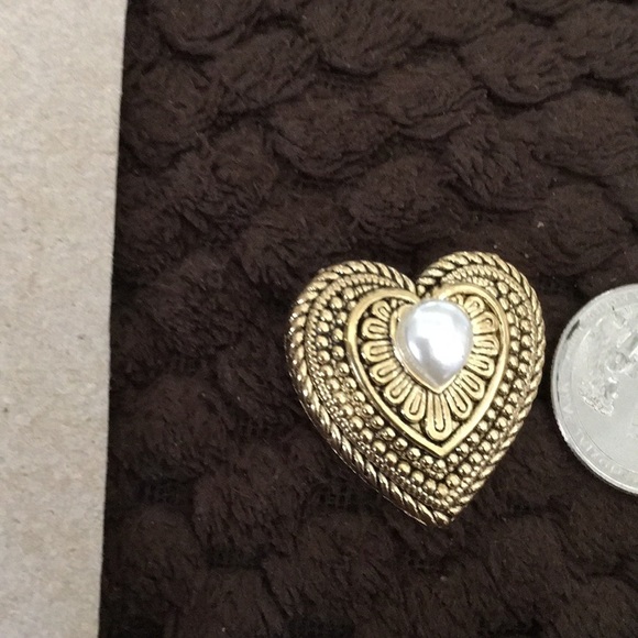 Lovely heart shaped brooch - Picture 2 of 3